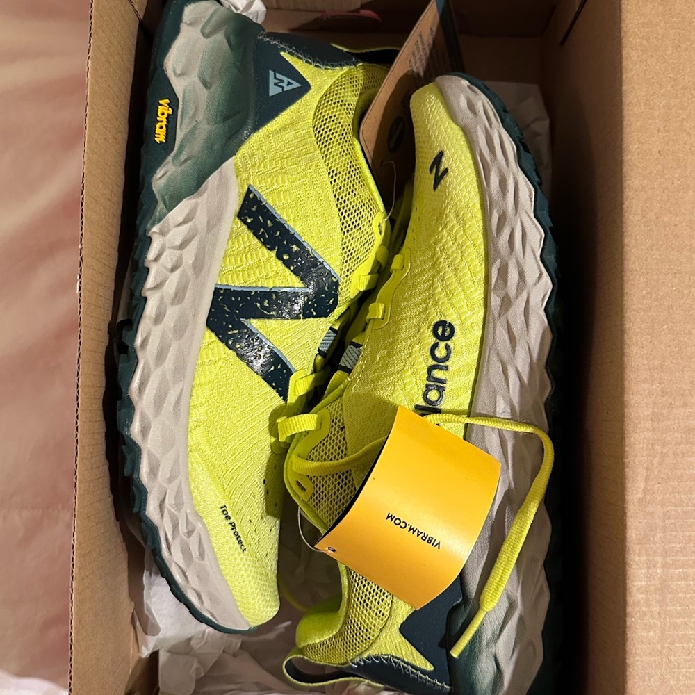 Awesome New Balance Hierro Trail Runner 6.5W. NWT